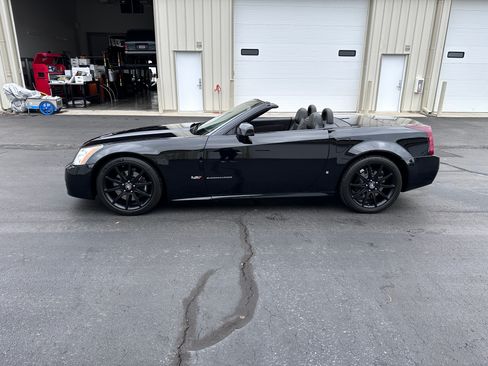 Used 2006 Cadillac XLR V image 20
