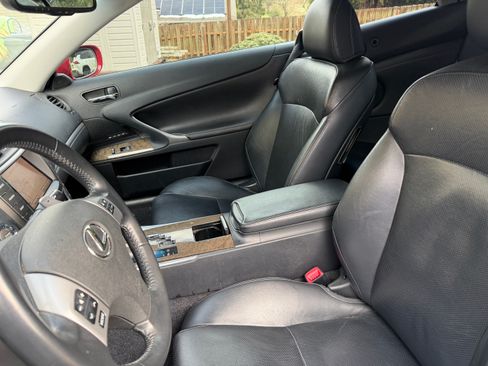Used 2011 Lexus IS 350C 350C Convertible 2D w/ Luxury Pkg image 4