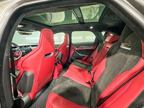 Used 2025 Jaguar F-PACE SVR 575 Edition image 25