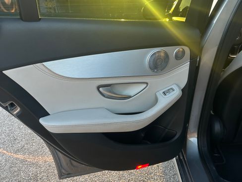 Used 2015 Mercedes-Benz C 300 Sedan image 21