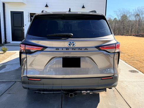 Used 2022 Toyota Sienna LE image 6
