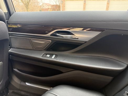 Used 2019 BMW 740i xDrive AWD/4WD image 25