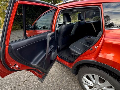 Used 2015 Toyota RAV4 Limited image 19