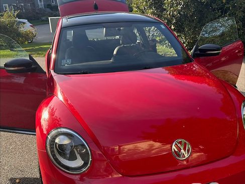 Used 2013 Volkswagen Beetle 2.0T FWD image 4