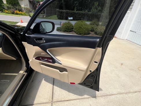 Used 2007 Lexus IS 350 w/ Luxury Plus Pkg RWD image 9