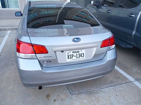 Used 2011 Subaru Legacy 2.5i image 1