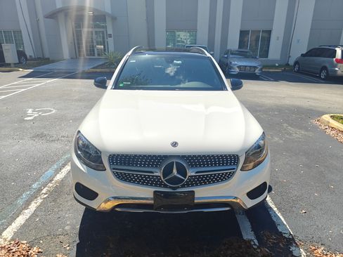 Used 2019 Mercedes-Benz GLC 300 4MATIC image 2