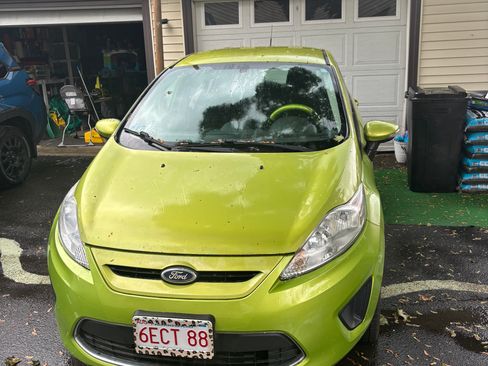 Used 2013 Ford Fiesta SE w/ Super Fuel Economy Pkg FWD image 5