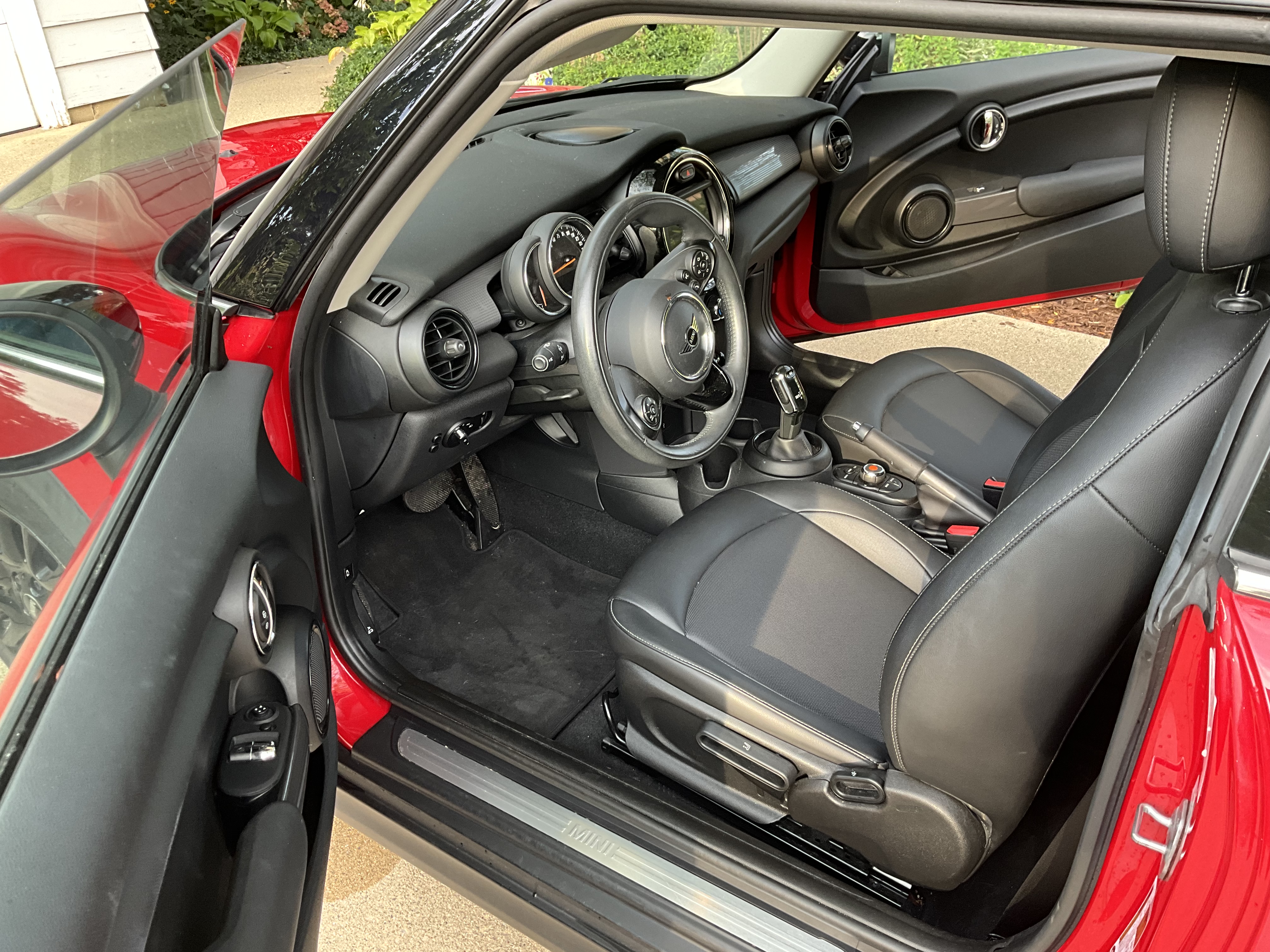 Used 2020 MINI Cooper 2-Door Hardtop FWD image 8