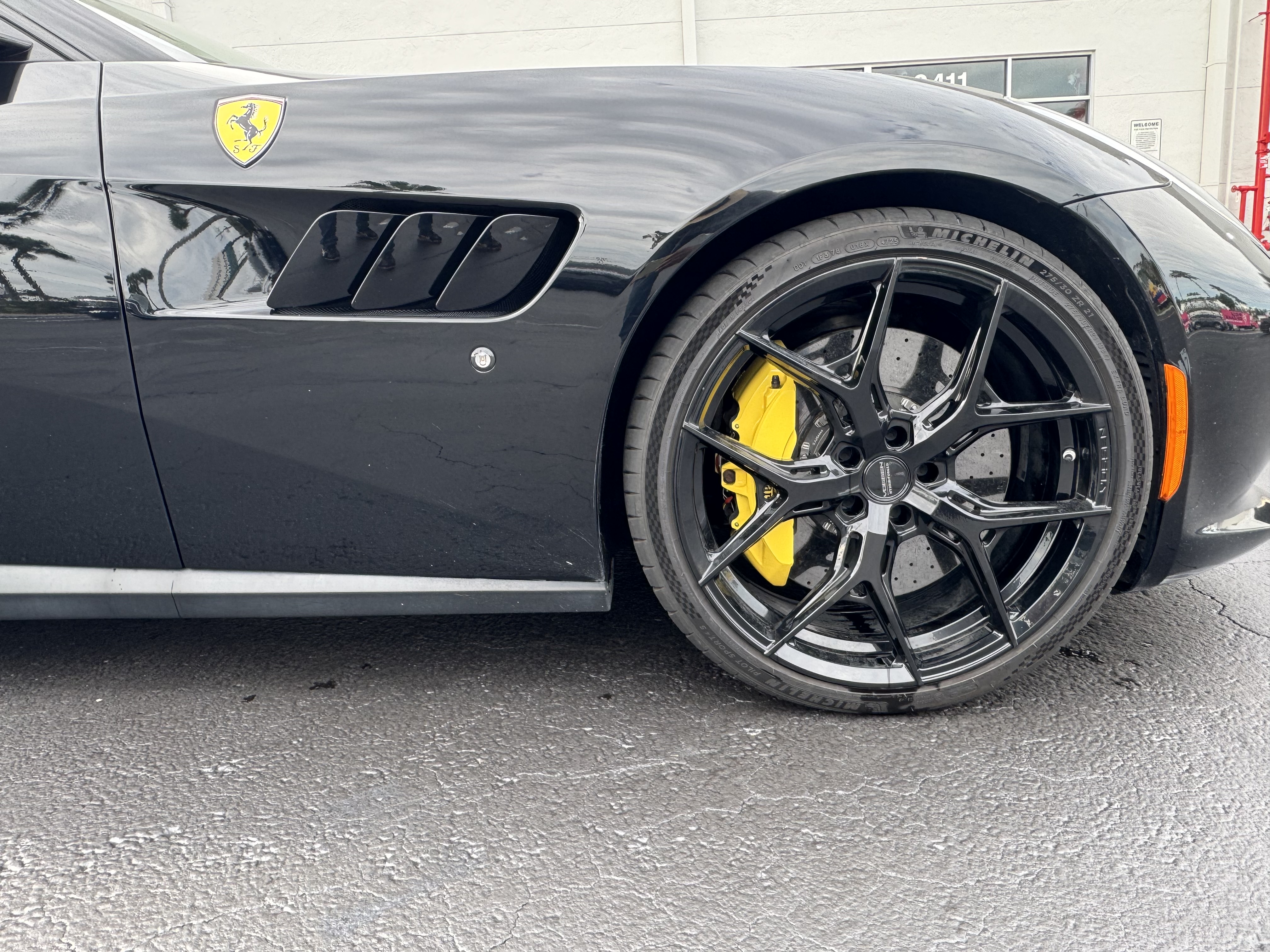 Used 2018 Ferrari GTC4Lusso AWD/4WD image 2
