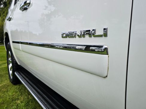 Used 2010 GMC Yukon Denali image 13