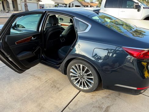 Used 2017 Kia Cadenza Premium w/ Luxury Package image 11