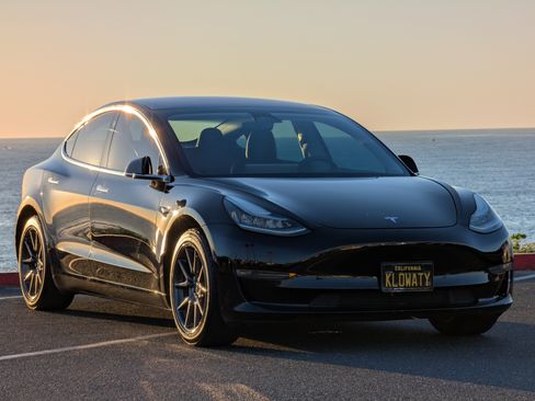 Used 2018 Tesla Model 3 Long Range image 4