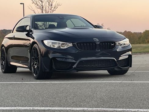 Used 2017 BMW M4 Convertible image 18
