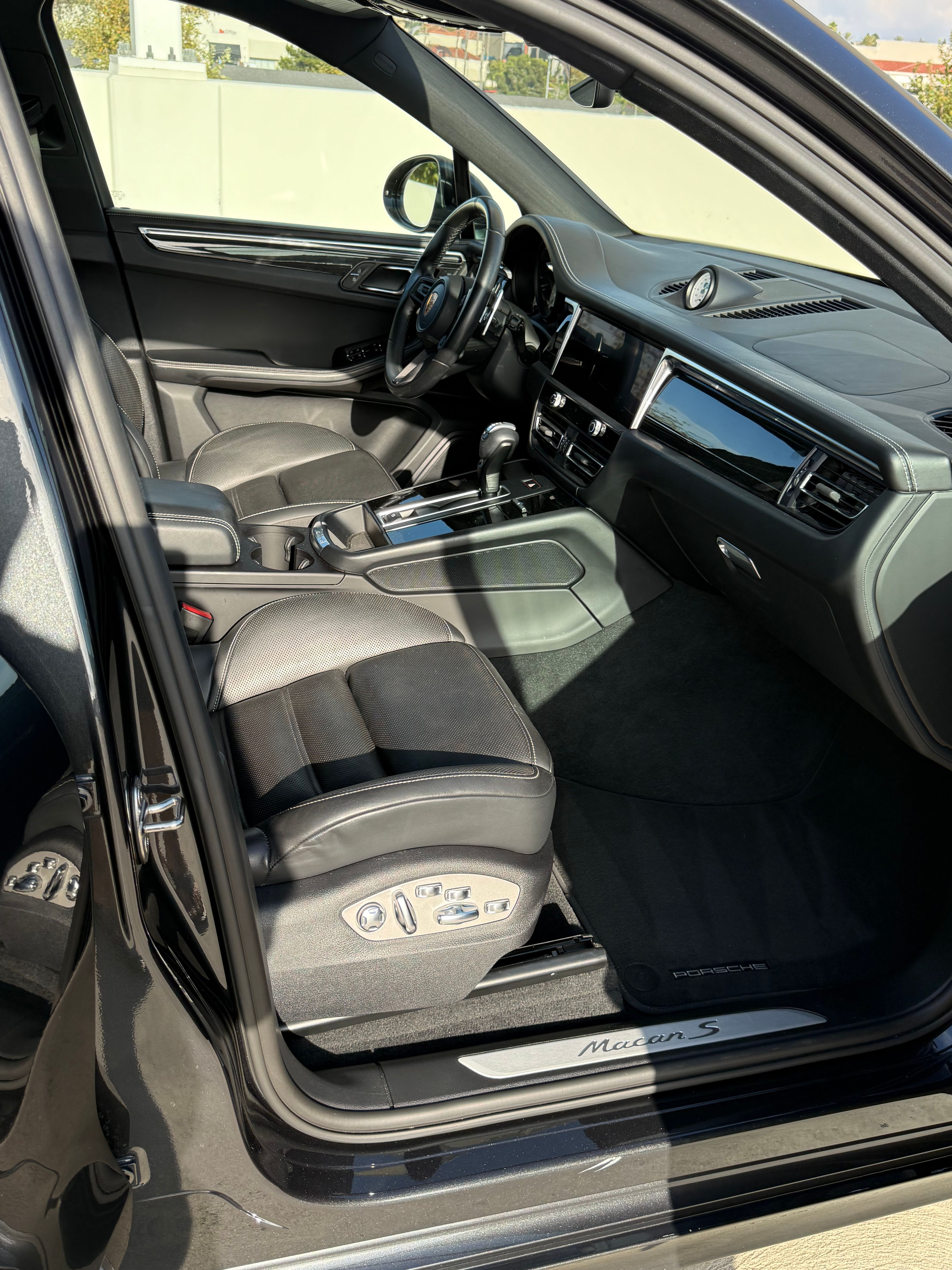 Used 2022 Porsche Macan S AWD/4WD image 17