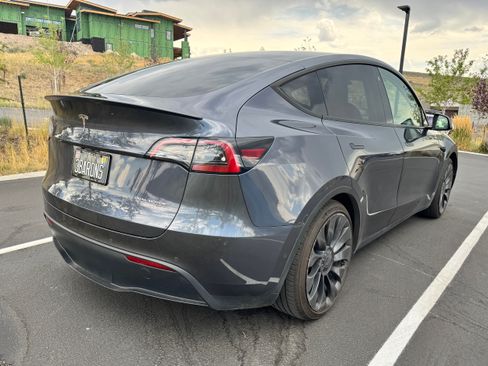 Used 2022 Tesla Model Y Performance AWD/4WD image 6