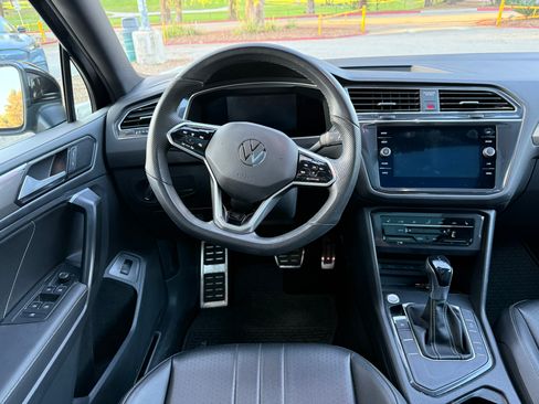 Used 2022 Volkswagen Tiguan SE R-Line image 12