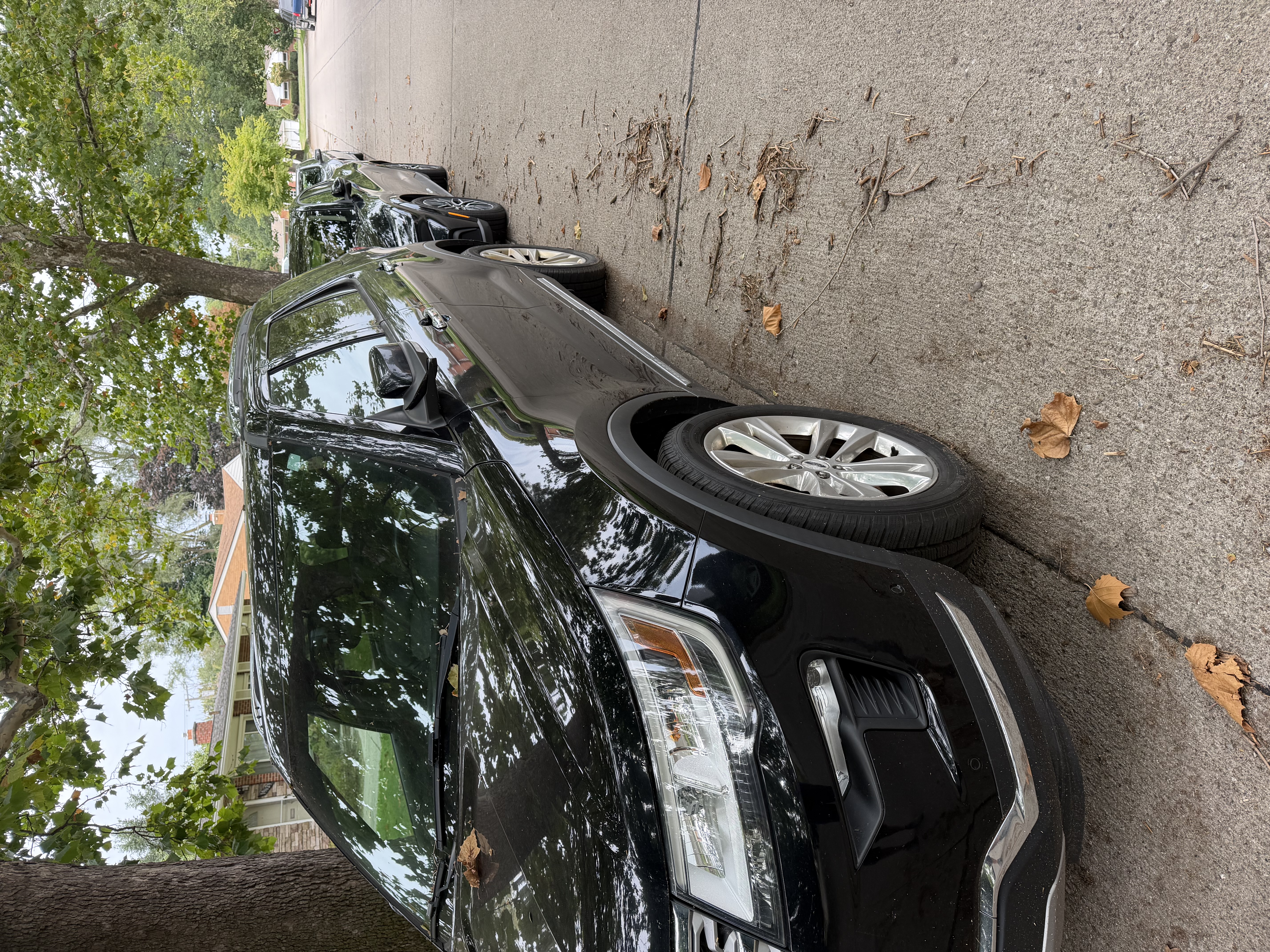 Used 2018 Ford Explorer Limited w/ Equipment Group 301A AWD/4WD image 2
