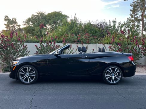 Used 2017 BMW 230i Convertible image 2