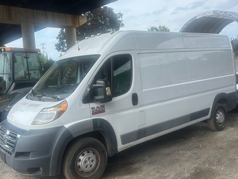 Used 2017 RAM ProMaster 2500 w/ Premium Appearance Group FWD image 4