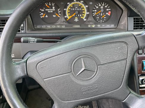 Used 1994 Mercedes-Benz E 320 Convertible image 28