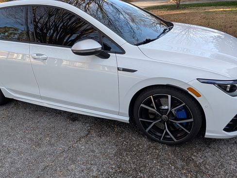 Used 2022 Volkswagen Golf R image 28