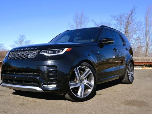 Used 2023 Land Rover Discovery Metropolitan Edition image 2