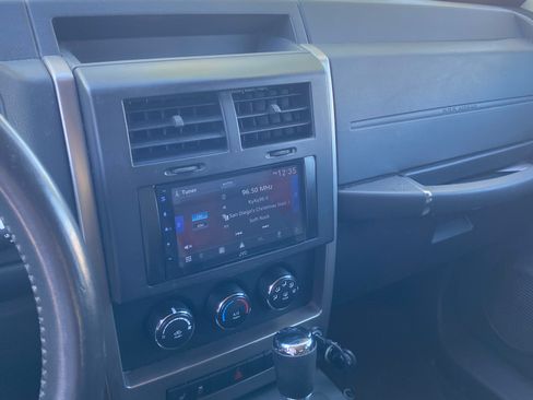 Used 2012 Jeep Liberty Sport image 8