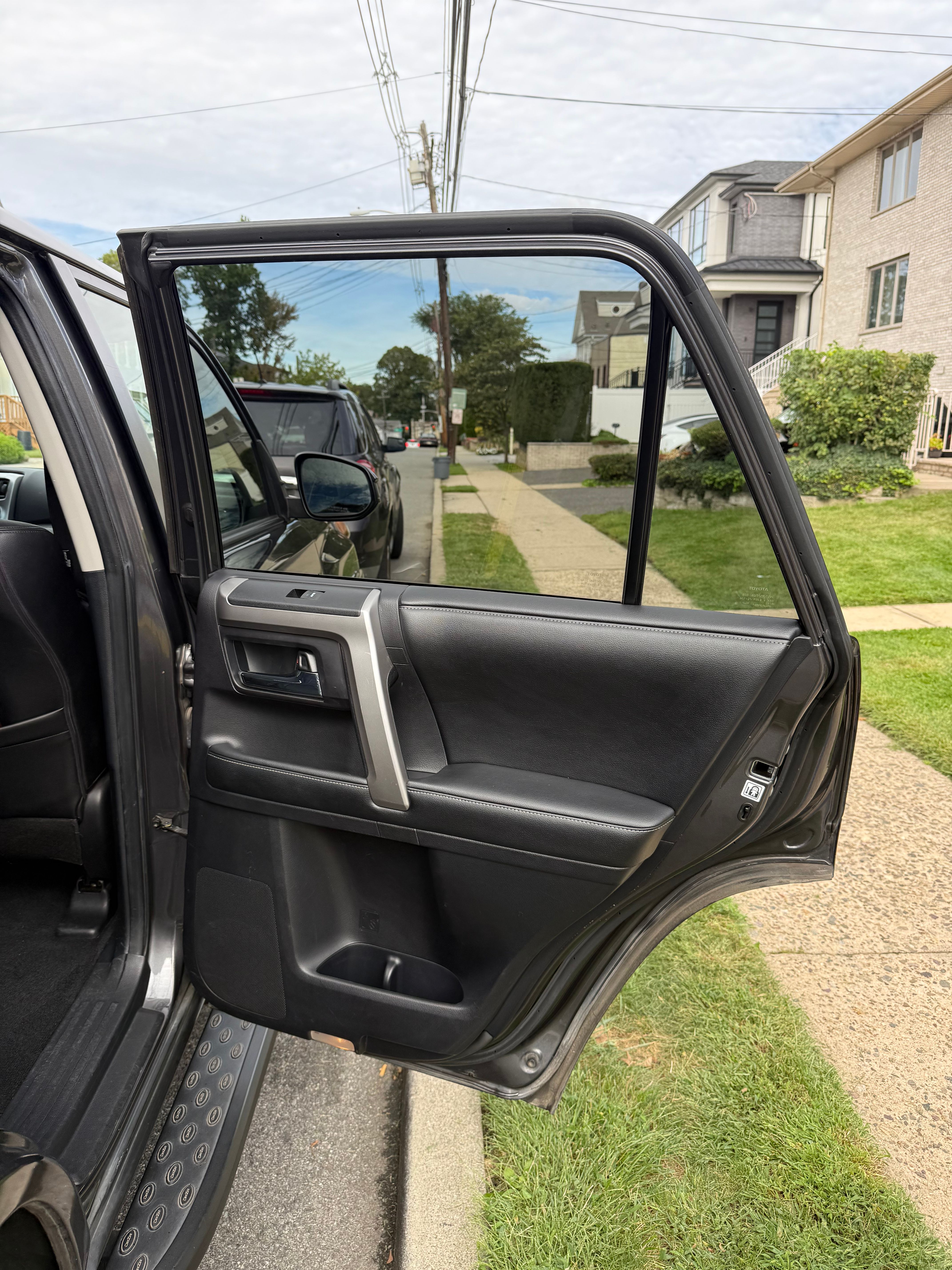 Used 2015 Toyota 4Runner SR5 AWD/4WD image 17