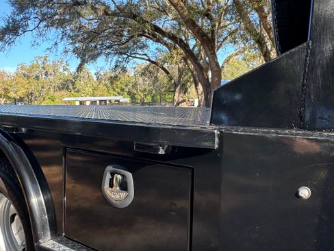 Used 2024 GMC Sierra 3500 Pro w/ Convenience Package image 8