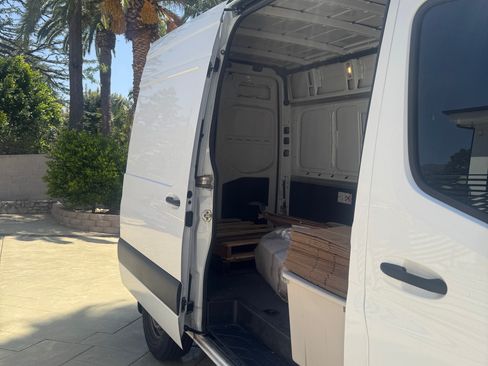 Used 2021 Mercedes-Benz Sprinter 2500 image 12