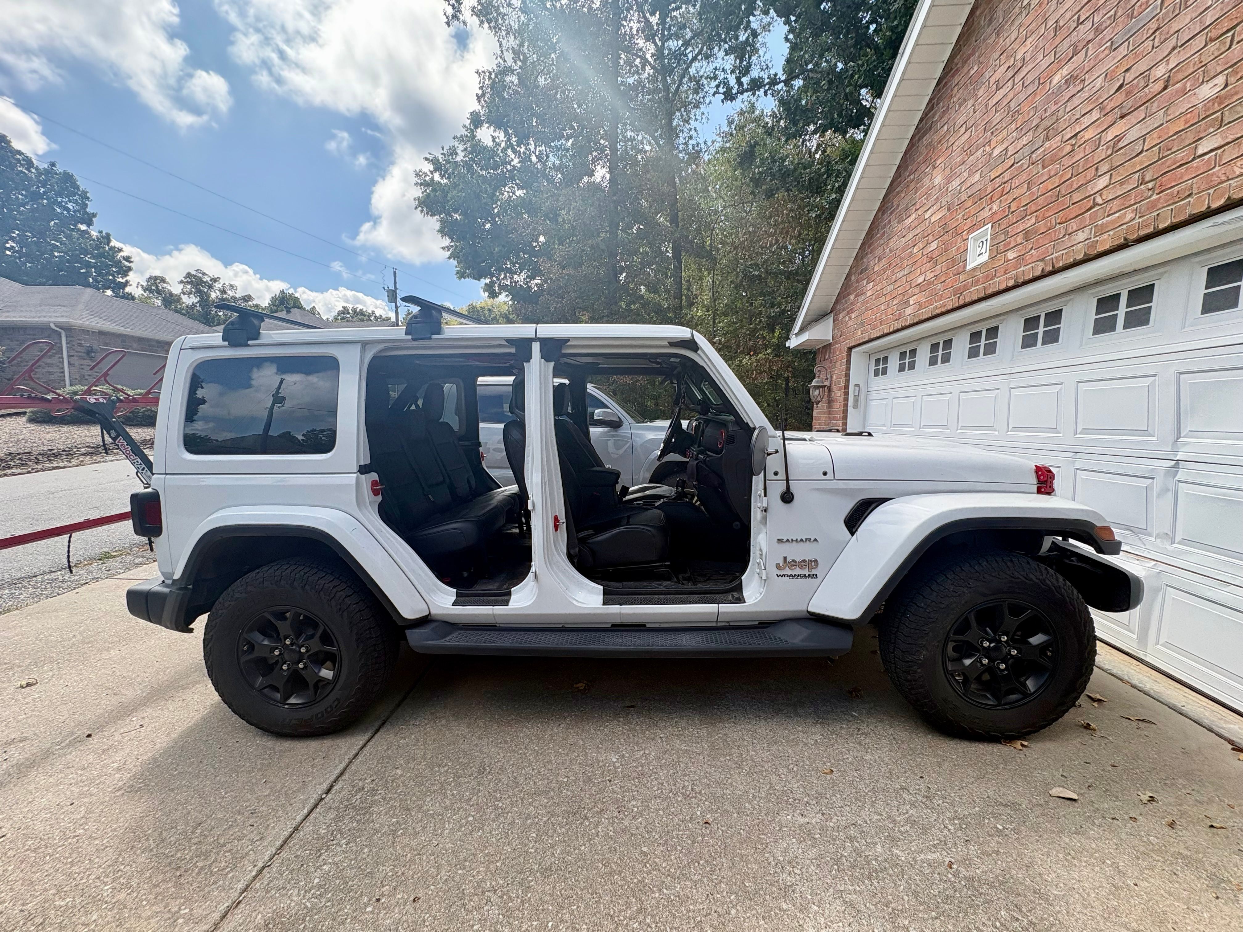 Used 2019 Jeep Wrangler Unlimited Sahara AWD/4WD image 6