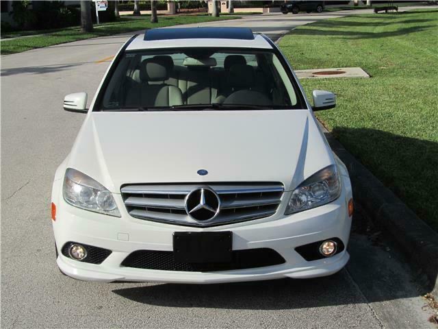 Used 2010 Mercedes-Benz C 300 Sedan image 11