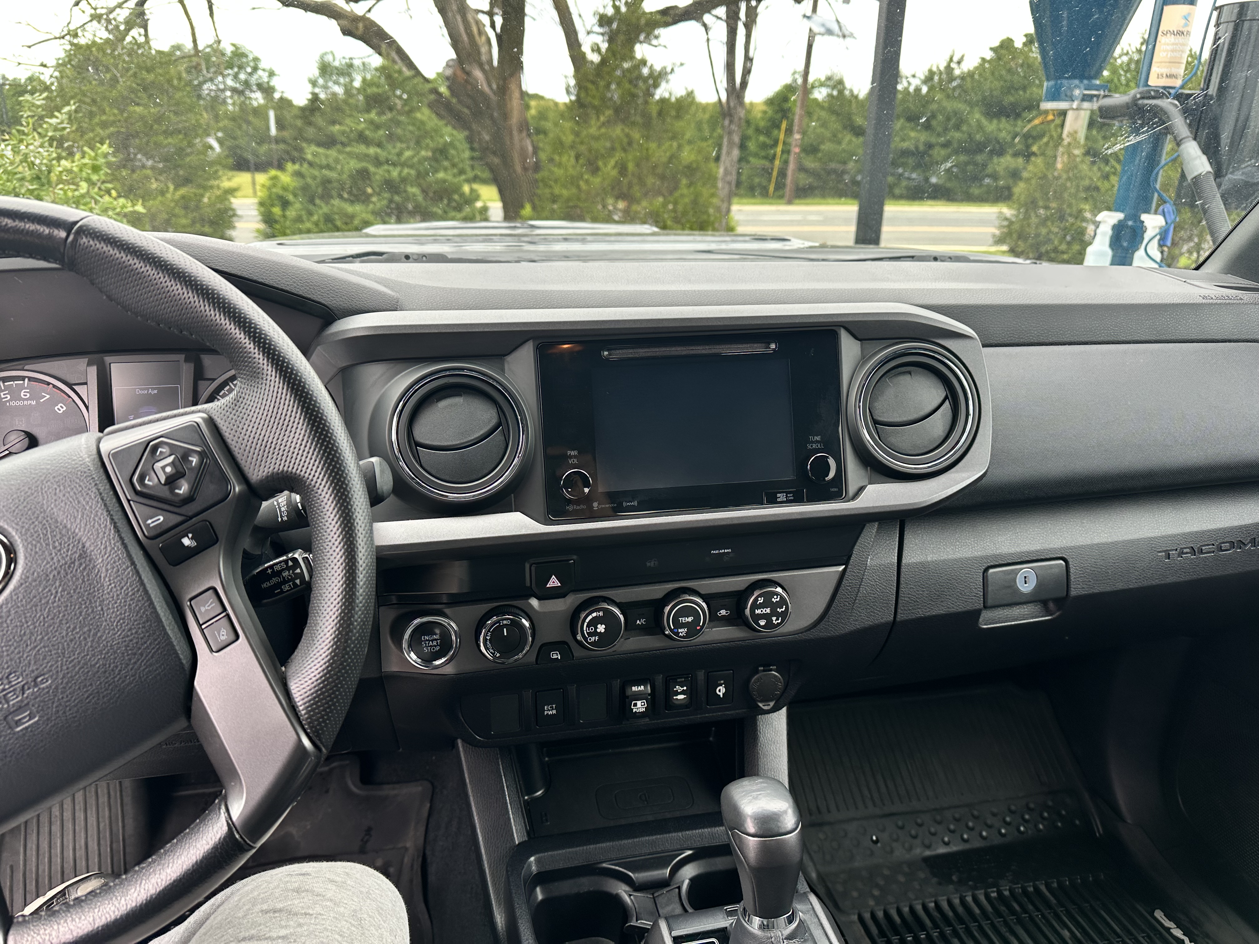 Used 2019 Toyota Tacoma TRD Sport AWD/4WD image 17