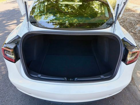 Used 2018 Tesla Model 3 Mid Range RWD image 16