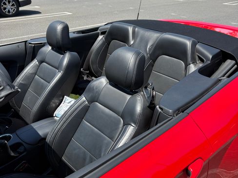 Used 2018 Ford Mustang Premium w/ Equipment Group 201A RWD image 4