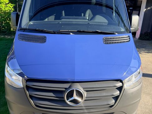 Used 2019 Mercedes-Benz Sprinter 144 Cargo image 1