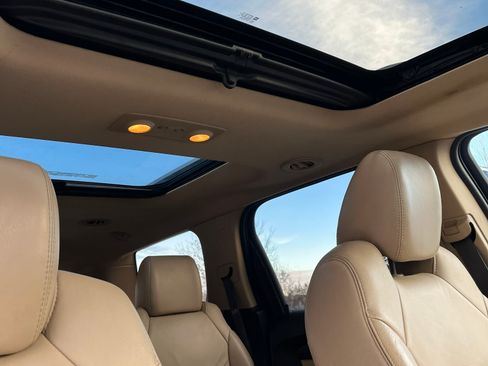 Used 2011 GMC Acadia SLT image 8