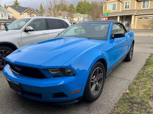 Used 2011 Ford Mustang Premium w/ 201A Rapid Spec Order Code image 4