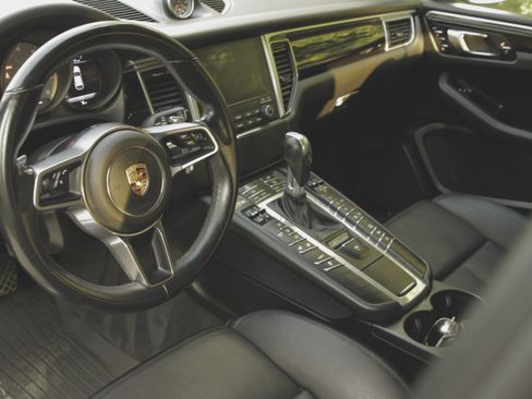 Used 2017 Porsche Macan S image 12