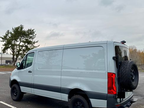 Used 2024 Mercedes-Benz Sprinter 2500 image 9