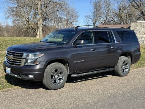 Used 2017 Chevrolet Suburban LT image 1