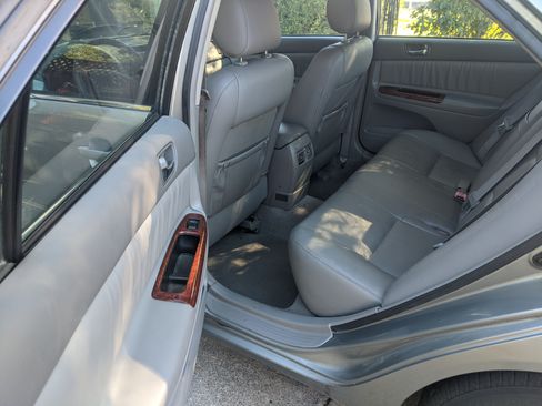 Used 2005 Toyota Camry XLE image 10