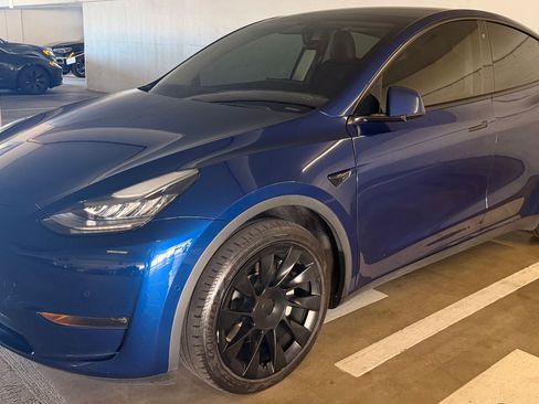 Used 2020 Tesla Model Y Long Range image 1