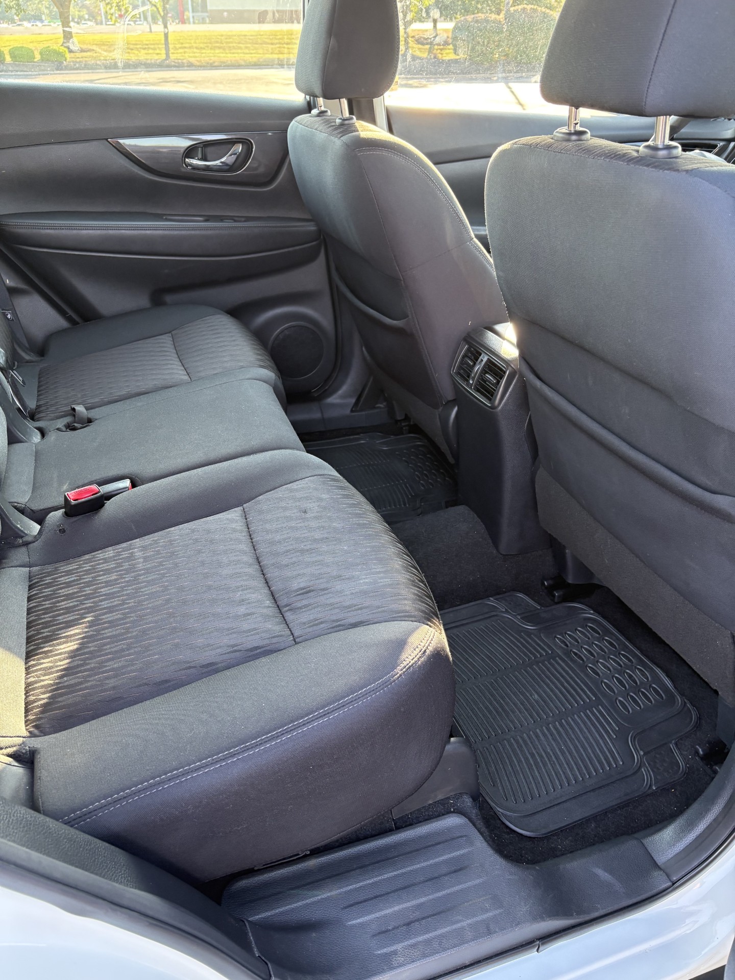 Used 2019 Nissan Rogue S FWD image 12