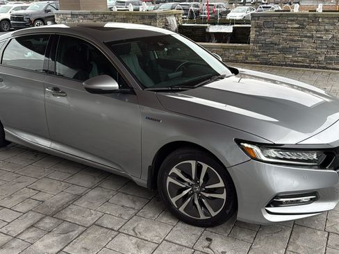 Used 2019 Honda Accord Touring image 2