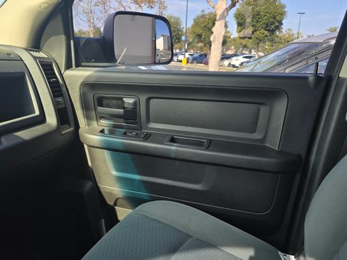 Used 2018 RAM 2500 Tradesman w/ Chrome Appearance Group image 12