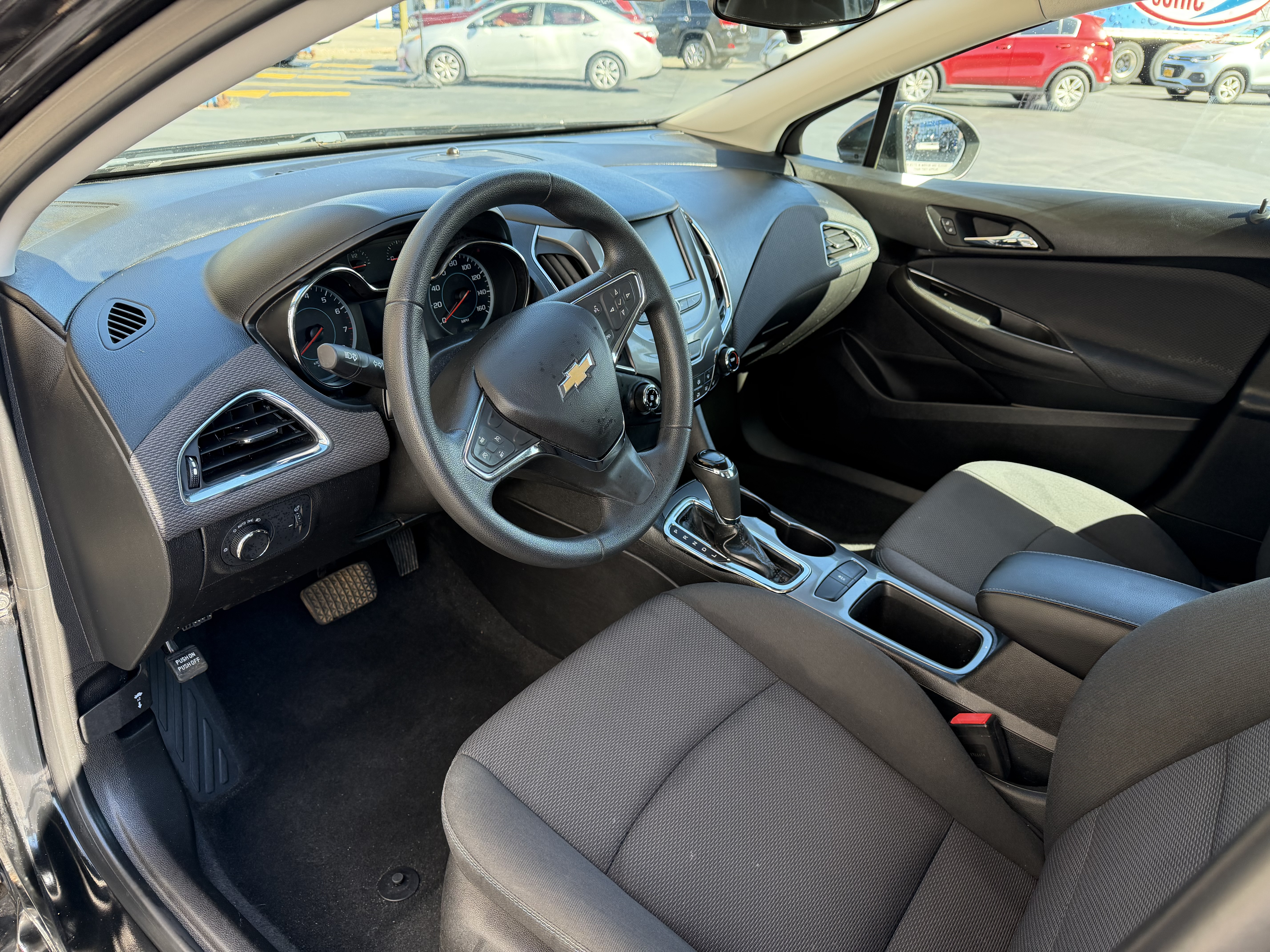Used 2018 Chevrolet Cruze LT w/ Convenience Package FWD image 12
