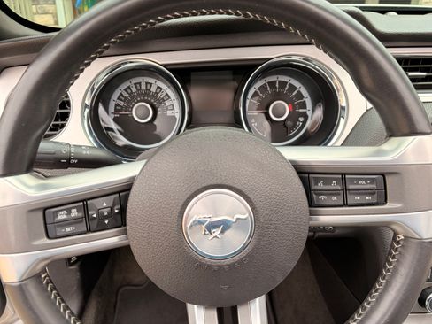 Used 2013 Ford Mustang Premium image 11