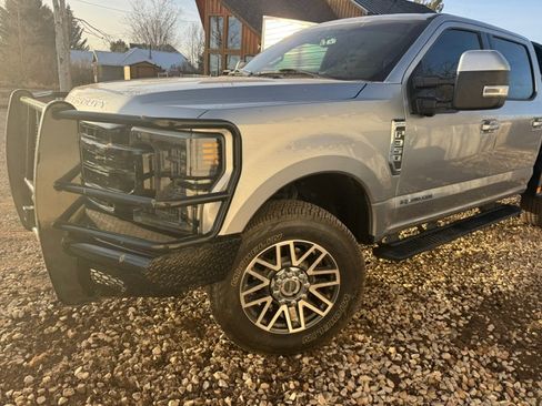 Used 2022 Ford F350 Lariat w/ Lariat Value Package image 4